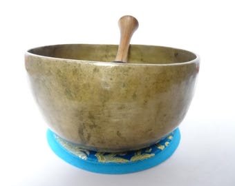 Antique Thadobati Tibetan Singing Bowl Hand Hammered Himalayan Meditation Sound Therapy A#3 Third Eye