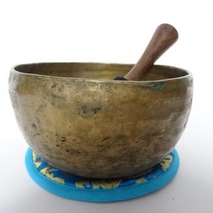 Large Antique 6.5&quot; Thadobati Tibetan Singing Bowl Hand Hammered Himalayan Note C#4