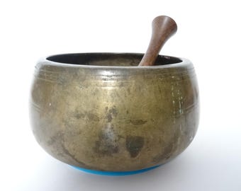 Antique mani Tibetan singing bowl Himalayan meditation sound therapy healing buddhism Note C#5