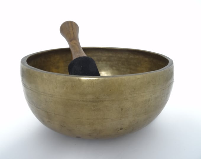 Large Antique Thadobati Tibetan Singing Bowl Hand Hammered Himalayan Museum Quality Note C4