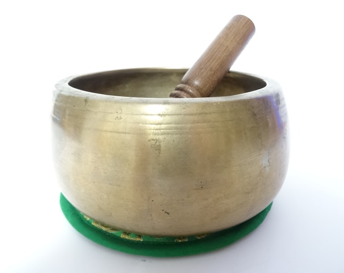 Antique Mani Tibetan singing bowl Himalayan meditation sound therapy healing buddhism Note E5