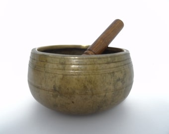Antique Small Mani Tibetan singing bowl Himalayan meditation sound therapy healing buddhism Note A5