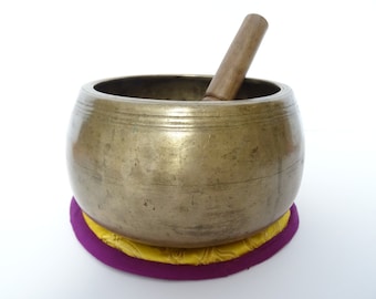 Antique Ancient mani Tibetan singing bowl Himalayan meditation sound therapy healing buddhism Note C#5