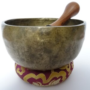 Antique Thadobati Tibetan Singing Bowl Hand Hammered Himalayan Meditation Sound Therapy C#4