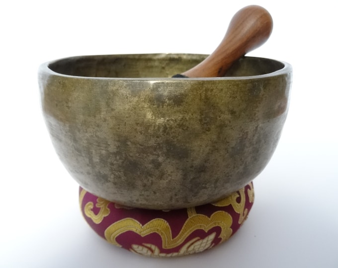 Antique Thadobati Tibetan Singing Bowl Hand Hammered Himalayan Meditation Sound Therapy C#4