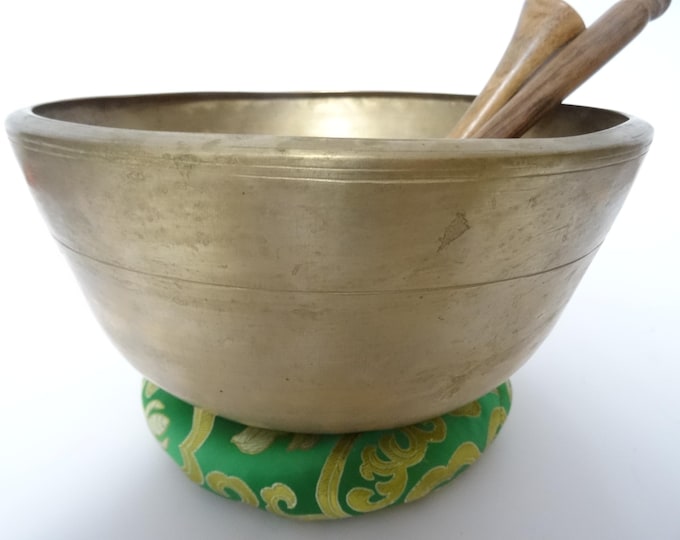 Large 8.75" Antique Shakti Singing Bowl Sound Therapy Healing Note D#3