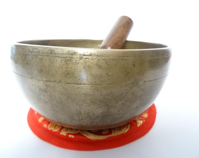 Antique Thadobati Tibetan Singing Bowl Hand Hammered Himalayan Meditation Sound Therapy D#4 Sacral