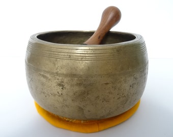 Antique Ancient mani Tibetan singing bowl Himalayan meditation sound therapy healing buddhism Note C#5