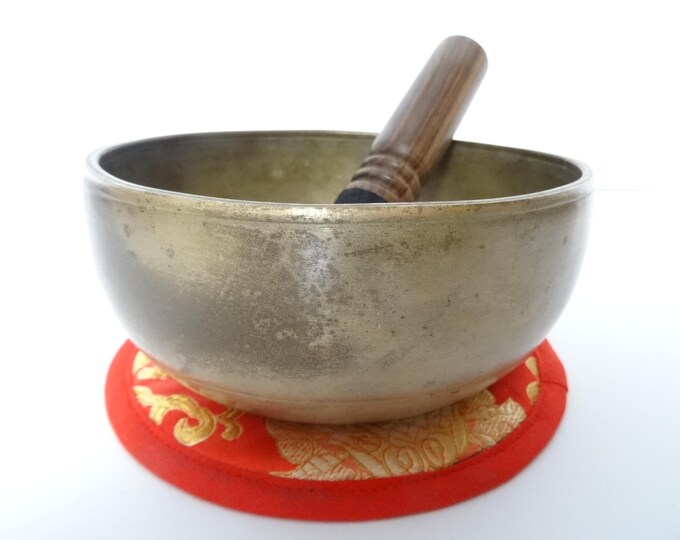 Antique Thadobati Tibetan Singing Bowl Hand Hammered Himalayan Meditation Sound Therapy D#4