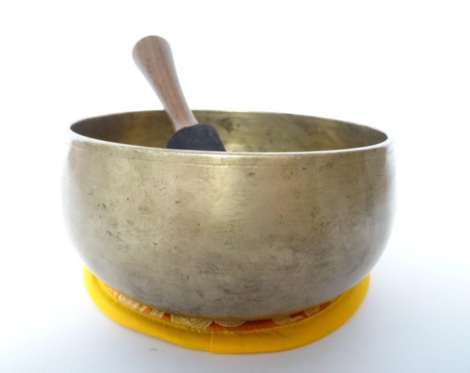 Antique, Tibetan Singing Bowl, Remuna, Himalayan Meditation, Sound Therapy, Healing, Note A#3