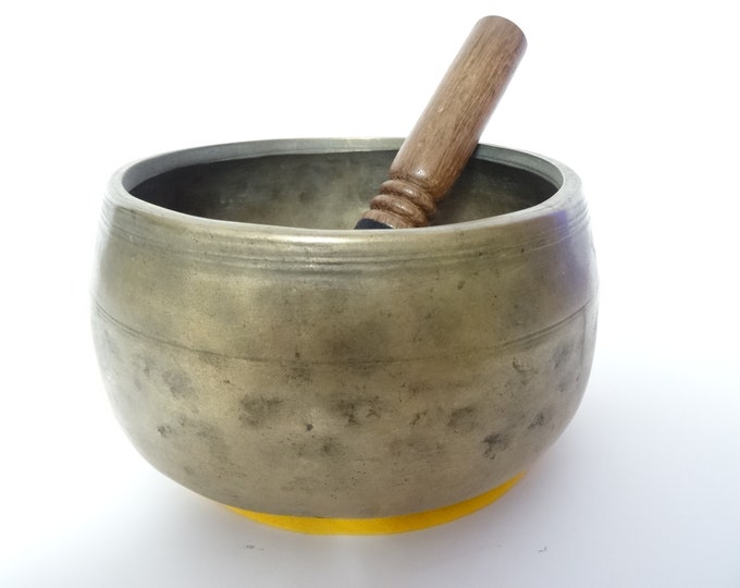 Antique Mani Tibetan singing bowl Himalayan meditation sound therapy healing buddhism Note A#4