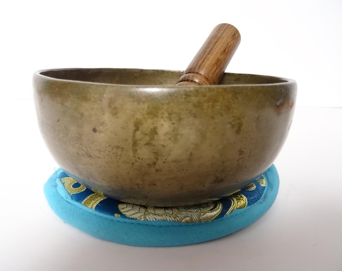 Antique Thadobati Cup Tibetan Singing Bowl Hand Hammered Himalayan Note D#4 Sacral