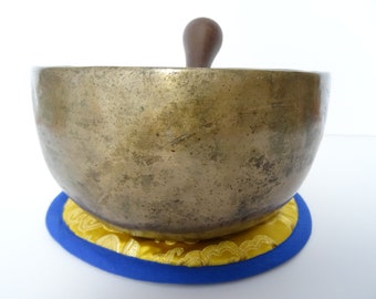 Large Antique 7.5" Thadobati Tibetan Singing Bowl Hand Hammered Himalayan Note G#3