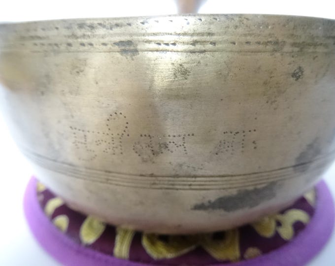 Antique Thadobati Tibetan Singing Bowl Hand Hammered Himalayan Meditation Sound Therapy D4
