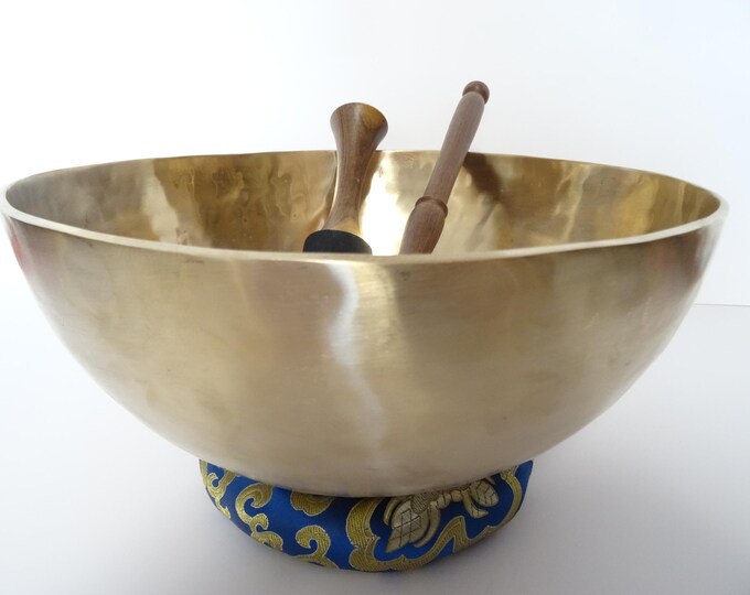 11.5" Large, New Sound Therapy, Tibetan Singing Bowl, Hand Made, Healing, Note F2, Heart