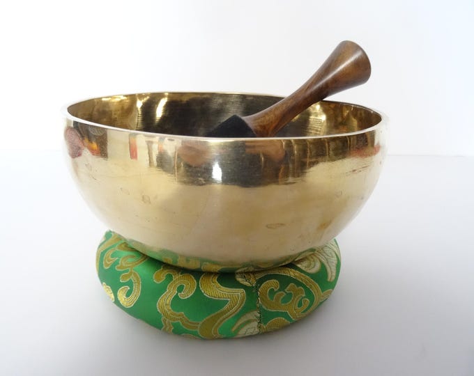 7" Tibetan Singing Bowl: Handmade Sound Therapy, Note B3 Crown