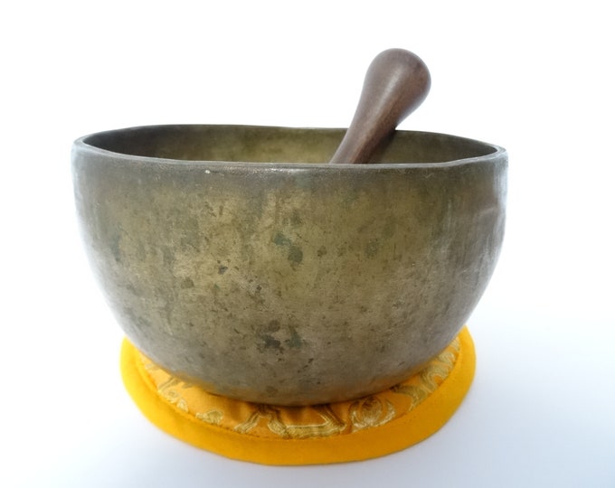 Large Antique Thadobati, Tibetan Singing Bowl, Hand Hammered, Himalayan, Sound Therapy, Yoga Meditation, Note G#3