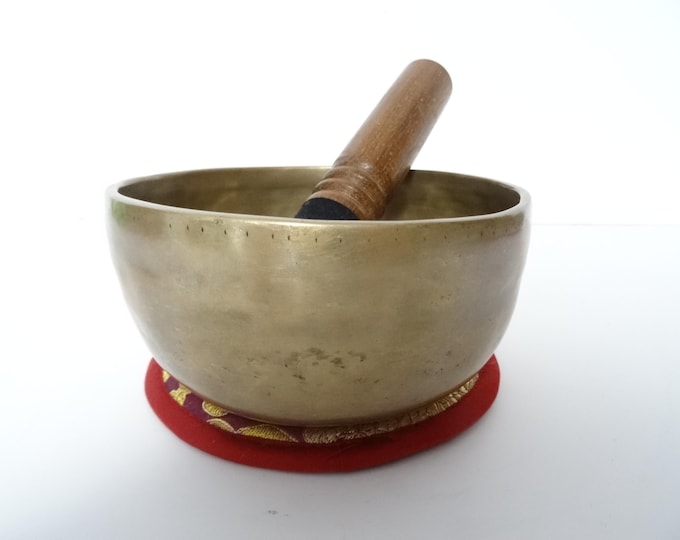 Antique Thadobati Cup Tibetan Singing Bowl Hand Hammered Himalayan Note E4
