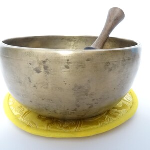 Antique Thadobati Tibetan Singing Bowl Hand Hammered Himalayan Meditation Sound Therapy C#4