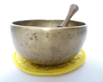 Antique Thadobati Tibetan Singing Bowl Hand Hammered Himalayan Meditation Sound Therapy C#4