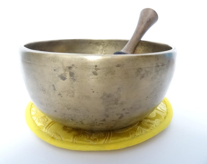 Antique Thadobati Tibetan Singing Bowl Hand Hammered Himalayan Meditation Sound Therapy C#4
