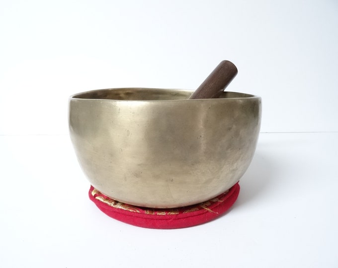 Large Antique 7.25" Thadobati Tibetan Singing Bowl Hand Hammered Himalayan Note A#3