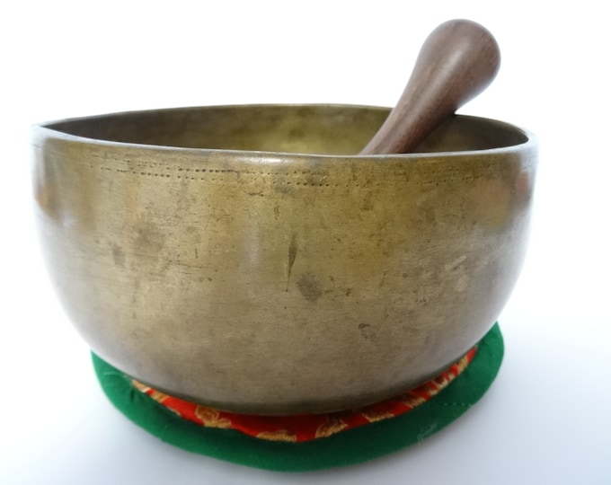 Antique, Tibetan Singing Bowl, Remuna, Himalayan Meditation, Sound Therapy, Healing, Note A3