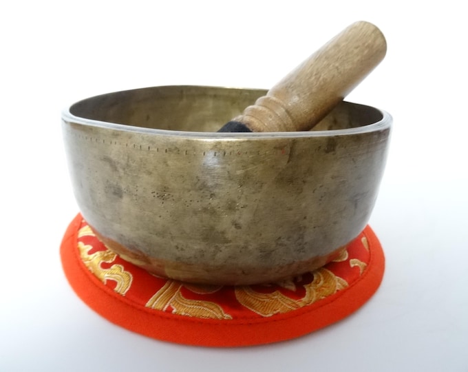 Antique Thadobati, Tibetan Singing Bowl, Hand Hammered, Himalayan, Sound Therapy, Yoga Meditation, Note F4