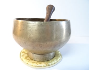 Antique old vintage Naga pedestal Tibetan singing bowl meditation Himalayan sound therapy healing buddhism Note C#