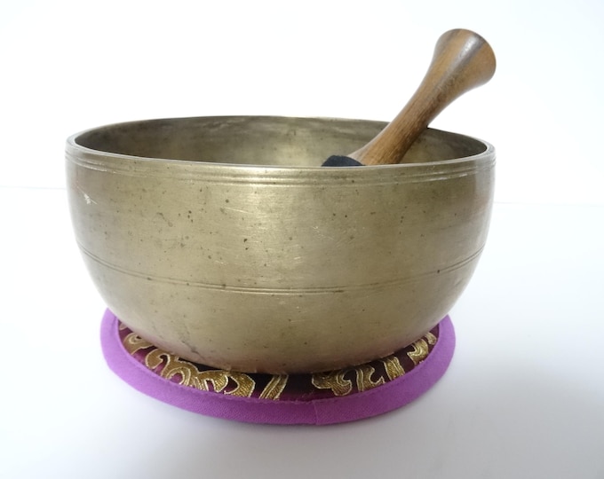Antique Thadobati Tibetan Singing Bowl Hand Hammered Himalayan Meditation Sound Therapy F3