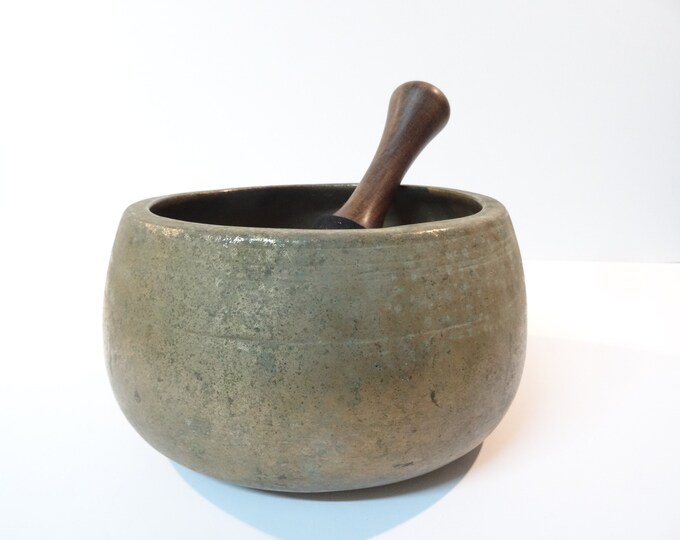 Antique mani Tibetan singing bowl Himalayan meditation sound therapy healing buddhism Note D 5th octave