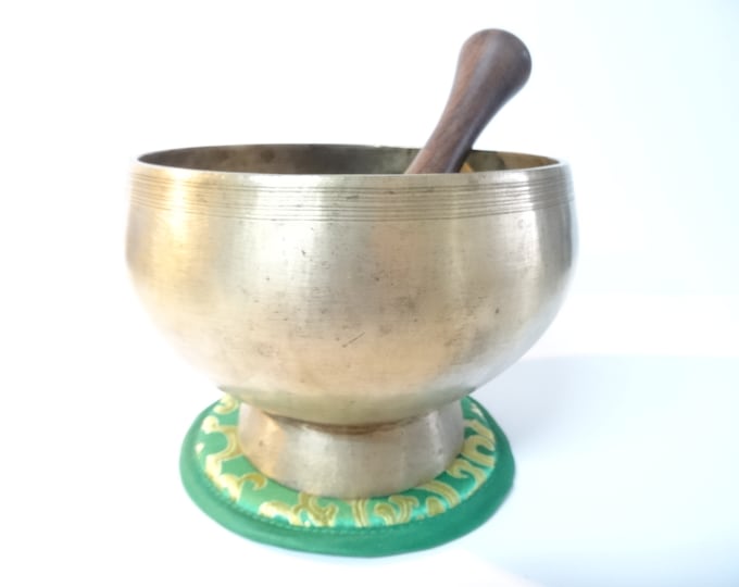 Antique old vintage Naga pedestal Tibetan singing bowl meditation Himalayan sound therapy healing buddhism Note B3