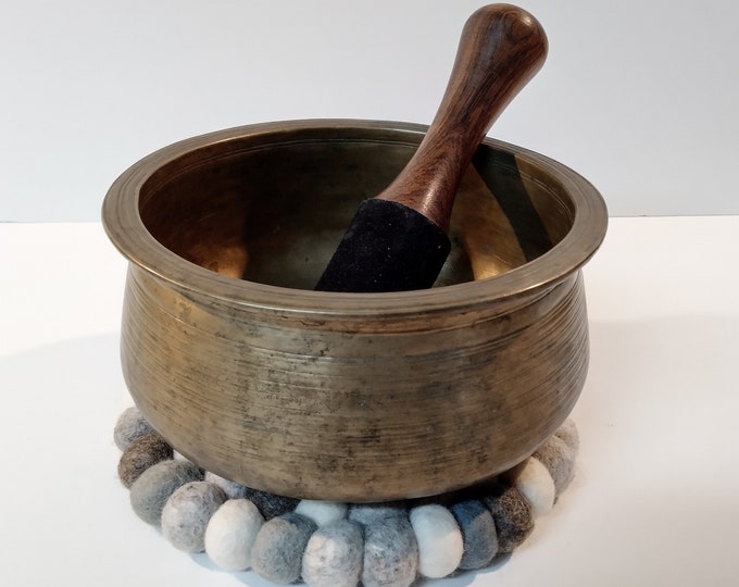 Antique Tibetan Singing Bowl Hand Hammered Himalayan Meditation Tantrik Trapeziod Sound Therapy Note B