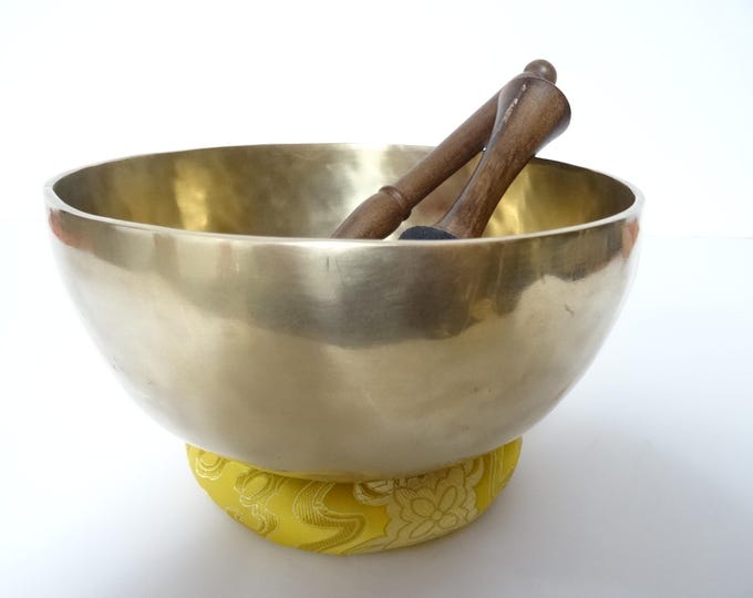 8" Tibetan Singing Bowl: Handmade Sound Therapy Bowl, Note F#3, Heart
