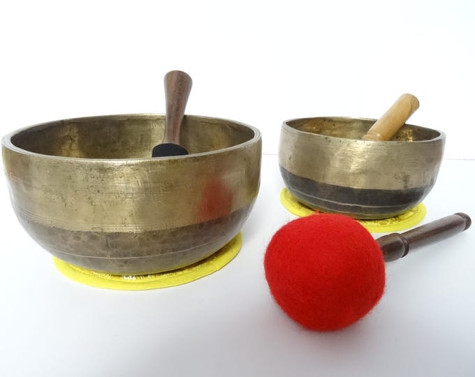 Pair of Antique Thadobati singing bowls meditation sound therapy healing notes C4 / D4