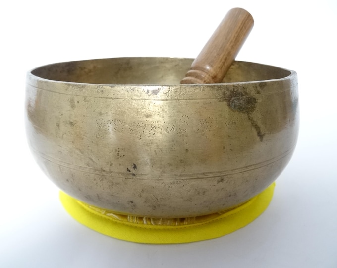 Antique, Tibetan Singing Bowl, Remuna, Himalayan Meditation, Sound Therapy, Healing, Note A3 Third Eye