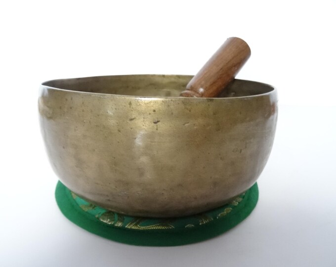 Antique Thadobati Tibetan Singing Bowl Hand Hammered Himalayan Meditation Sound Therapy F#3