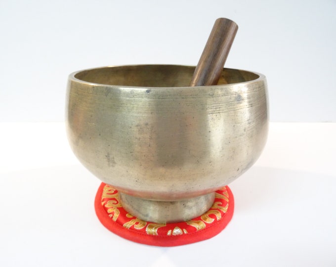 Antique old vintage Naga pedestal Tibetan singing bowl meditation Himalayan sound therapy healing buddhism Notes C4
