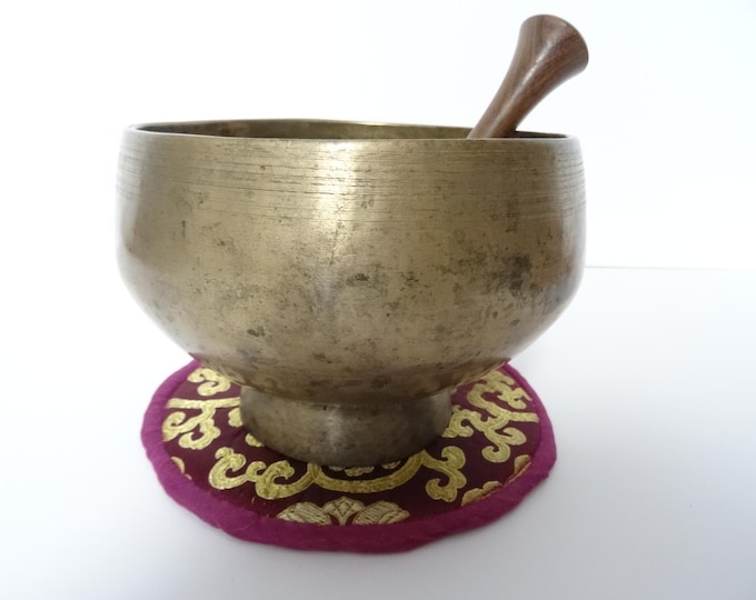 Antique Naga Pedestal Singing Bowl: Himalayan Sound Therapy, Note C#4