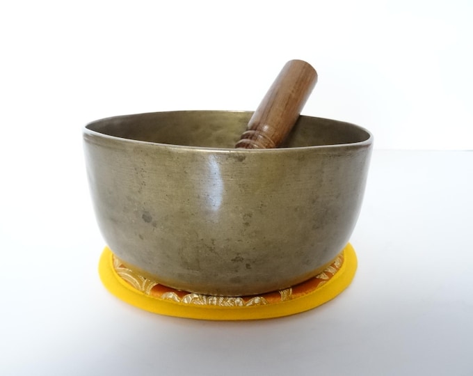 Antique Thadobati Tibetan Singing Bowl Hand Hammered Himalayan Meditation Sound Therapy G#3
