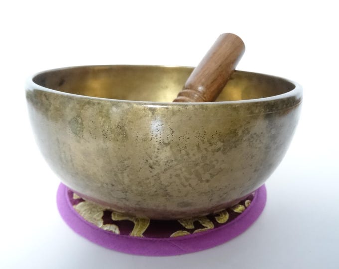 Antique Thadobati Tibetan Singing Bowl Hand Hammered Himalayan Meditation Sound Therapy C4