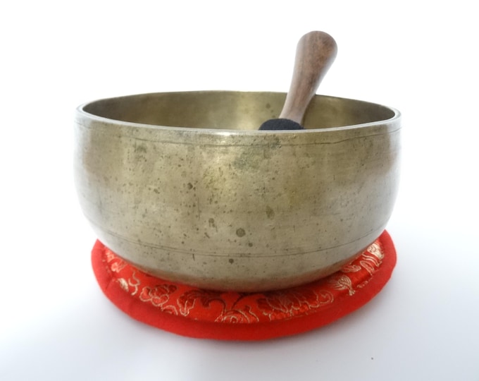 Antique, Tibetan Singing Bowl, Remuna, Himalayan Meditation, Sound Therapy, Healing, Note A#3
