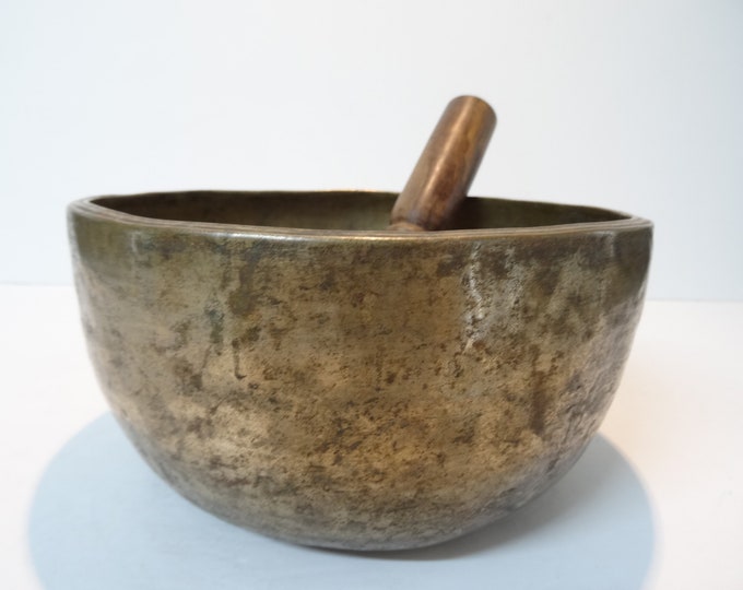 Large Antique Thadobati Tibetan Singing Bowl Hand Hammered Himalayan Meditation Sound Therapy A3