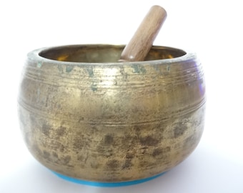 Antique Mani Tibetan singing bowl Himalayan meditation sound therapy healing buddhism Note D5