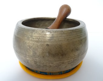 Antique Ancient mani Tibetan singing bowl Himalayan meditation sound therapy healing buddhism Note F#5