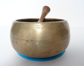 Antique mani Tibetan singing bowl Himalayan meditation sound therapy healing buddhism Note D5