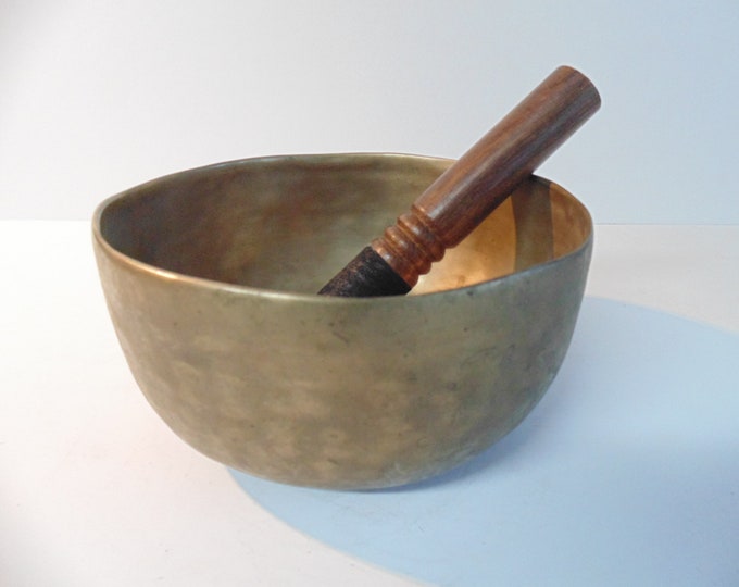Antique old vintage Thadobati singing bowl meditation sound therapy healing buddhism Note F# 3rd octave