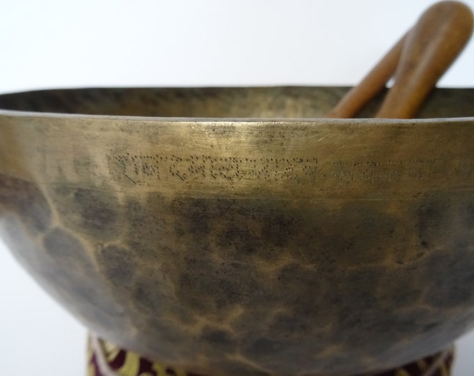 Antique Tibetan Singing Bowl | Large Jambati | Hand Hammered | Himalayan Meditation | Sound Therapy | Healing Yoga | Note D#2 | Inscribed