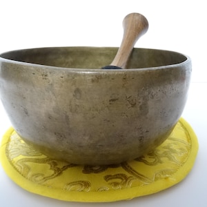 Antique Thadobati Tibetan Singing Bowl Hand Hammered Himalayan Meditation Sound Therapy C#4