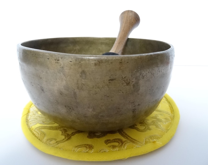Antique Thadobati Tibetan Singing Bowl Hand Hammered Himalayan Meditation Sound Therapy C#4